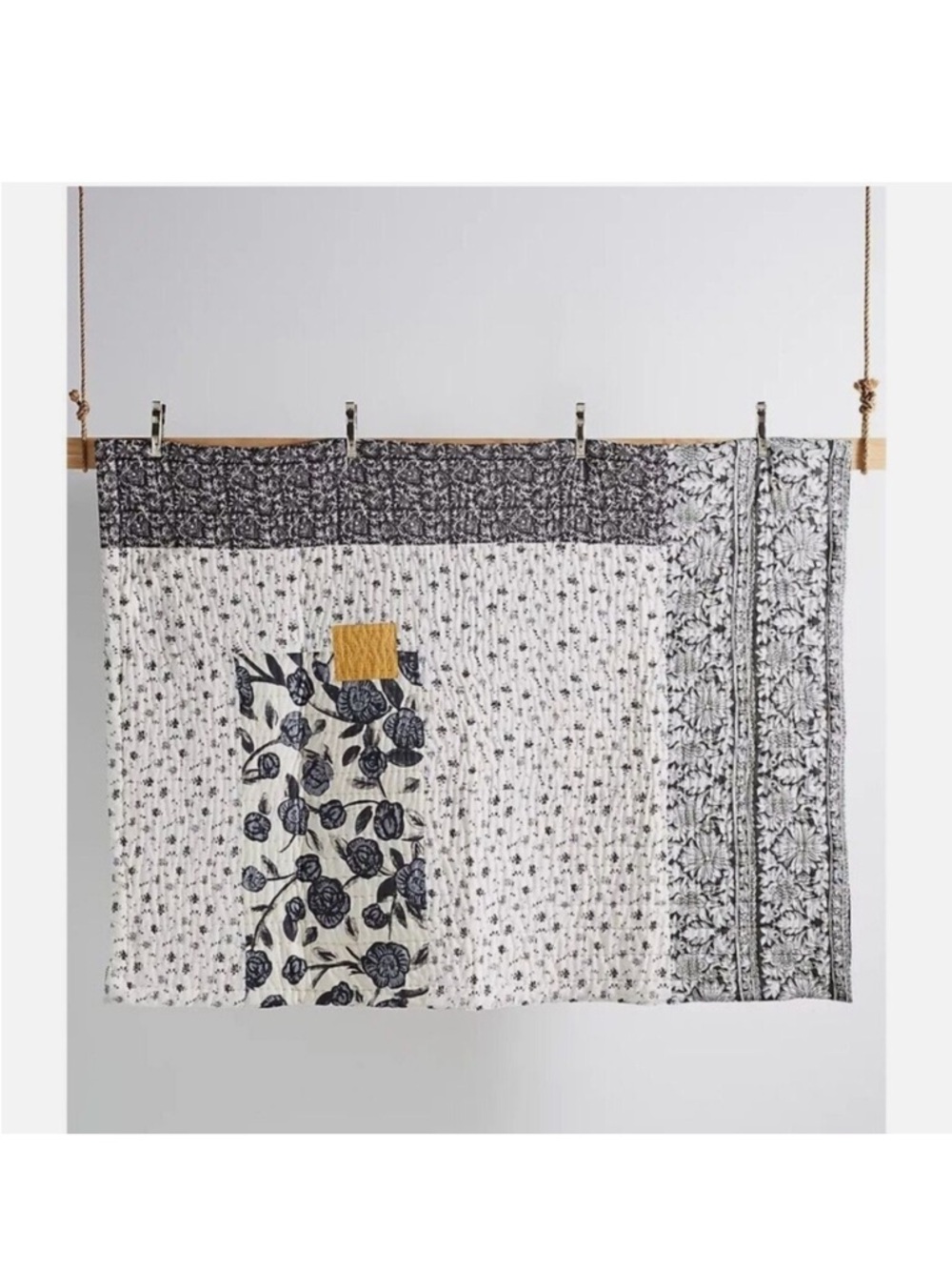 Marvele Anthropologie Bed
Blanket NWOT